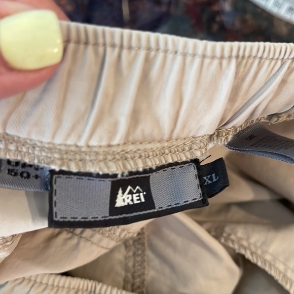 REI hybrid cargo shorts - Picture 3 of 3
